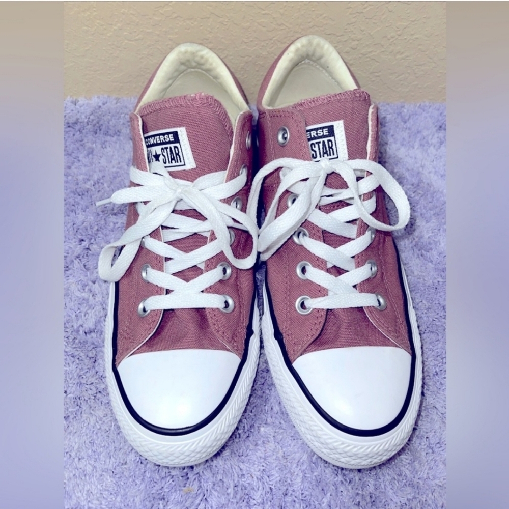 Converse All Star size 9 Chuck Taylor sneakers